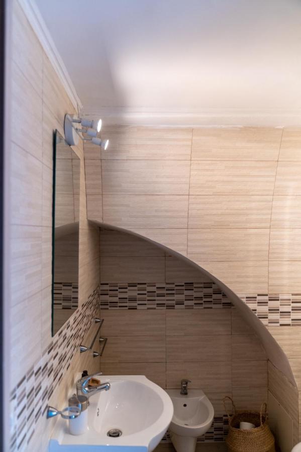 Casa Beata Elia Apartment Bari Bagian luar foto